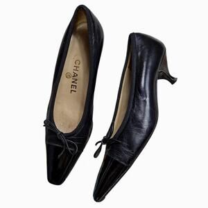 Vintage 90's Chanel Kitten Heel Black Leather Pointed Toe - Size 37